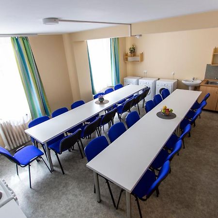 Pd Hostel Dunaujvaros Bagian luar foto