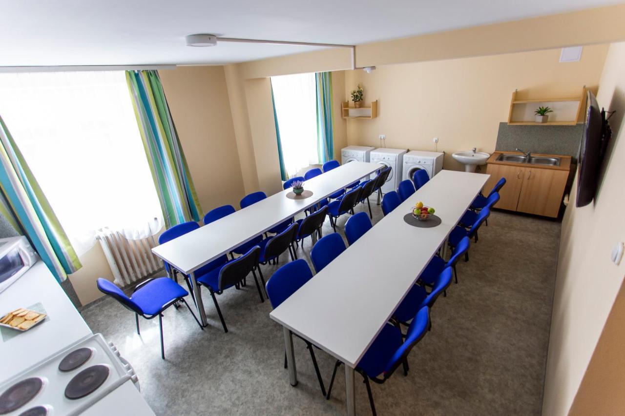 Pd Hostel Dunaujvaros Bagian luar foto